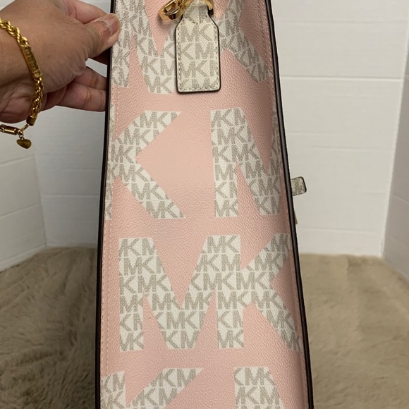 Michael Kors Kenly XL with removable leather strap Pink - Picture 3 of 4
